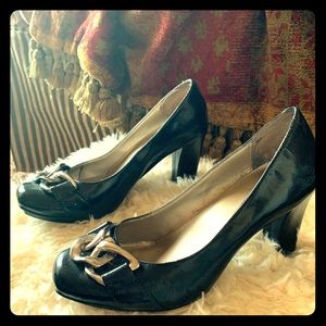 Michael Shannon brand, shiny black pump